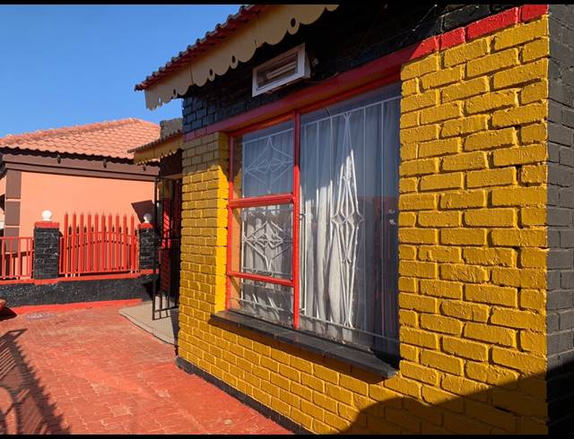 3 BEDROOM HOUSE FOR SALE IN LAKESIDE